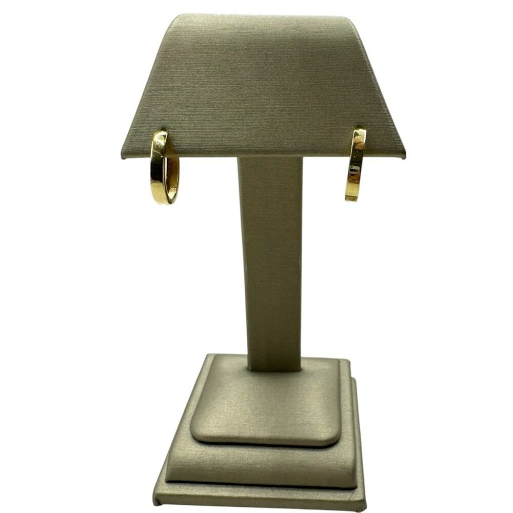 10K Yellow Gold Oval Hoop Earrings (20139)